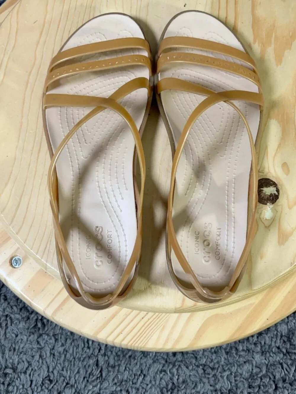 Crocs Sandals Isabella Jelly Flats Womens Size 9 Gold Slip On Strappy Open Toe